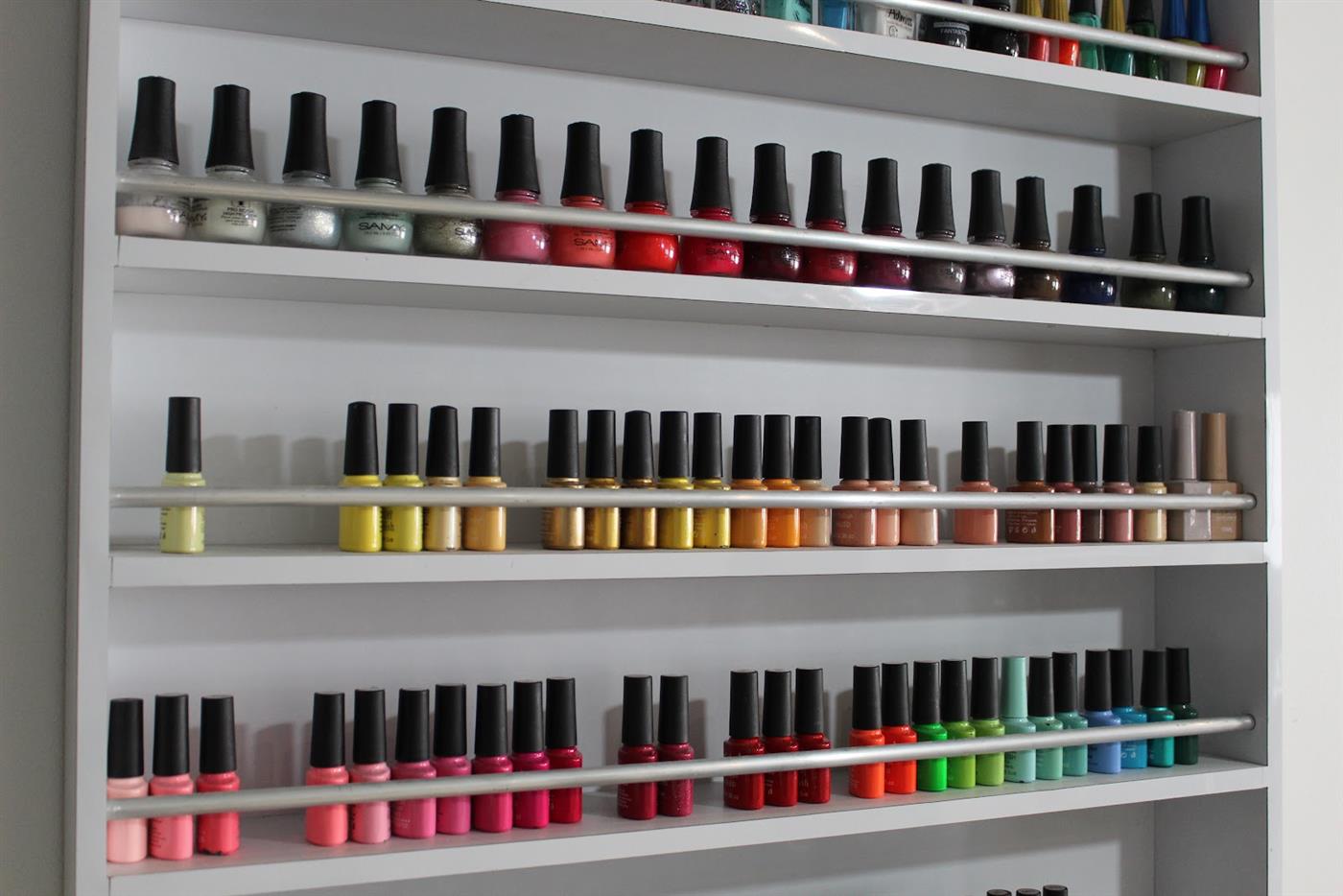 Pared de esmaltes de colores