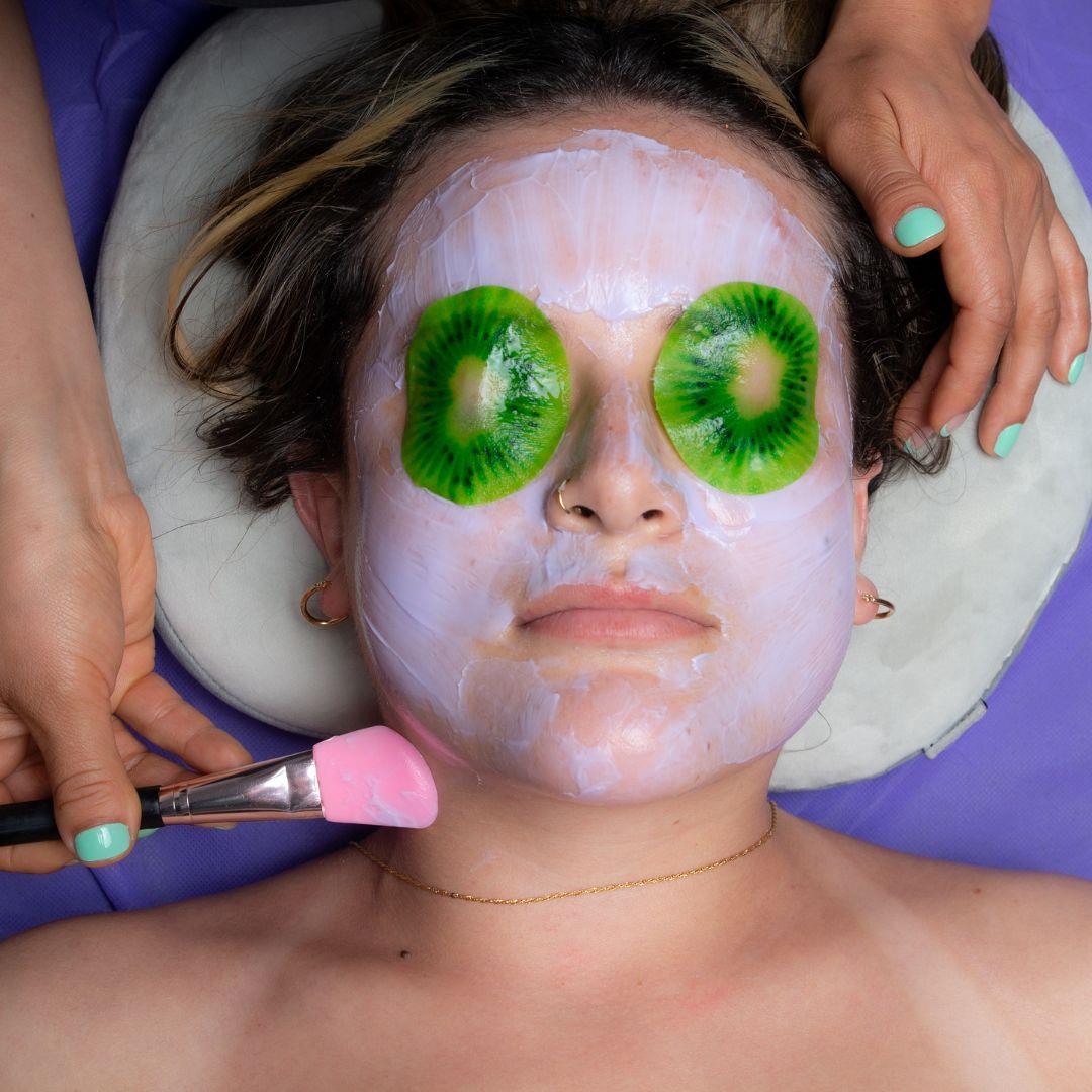 Mascarilla facial con rodajas de pepino