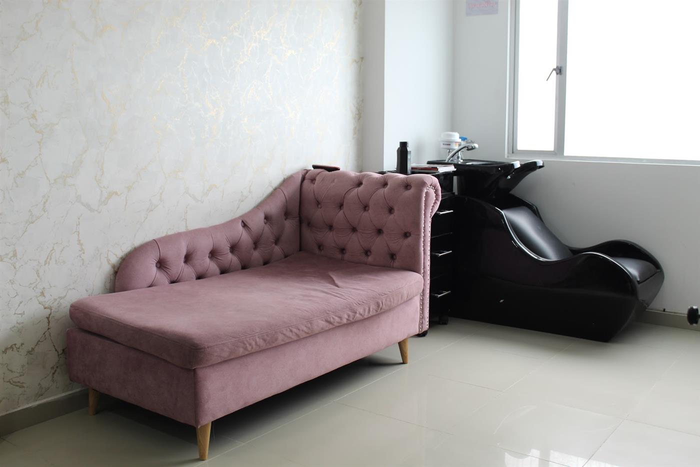 Sillón rosado y lavacabezas